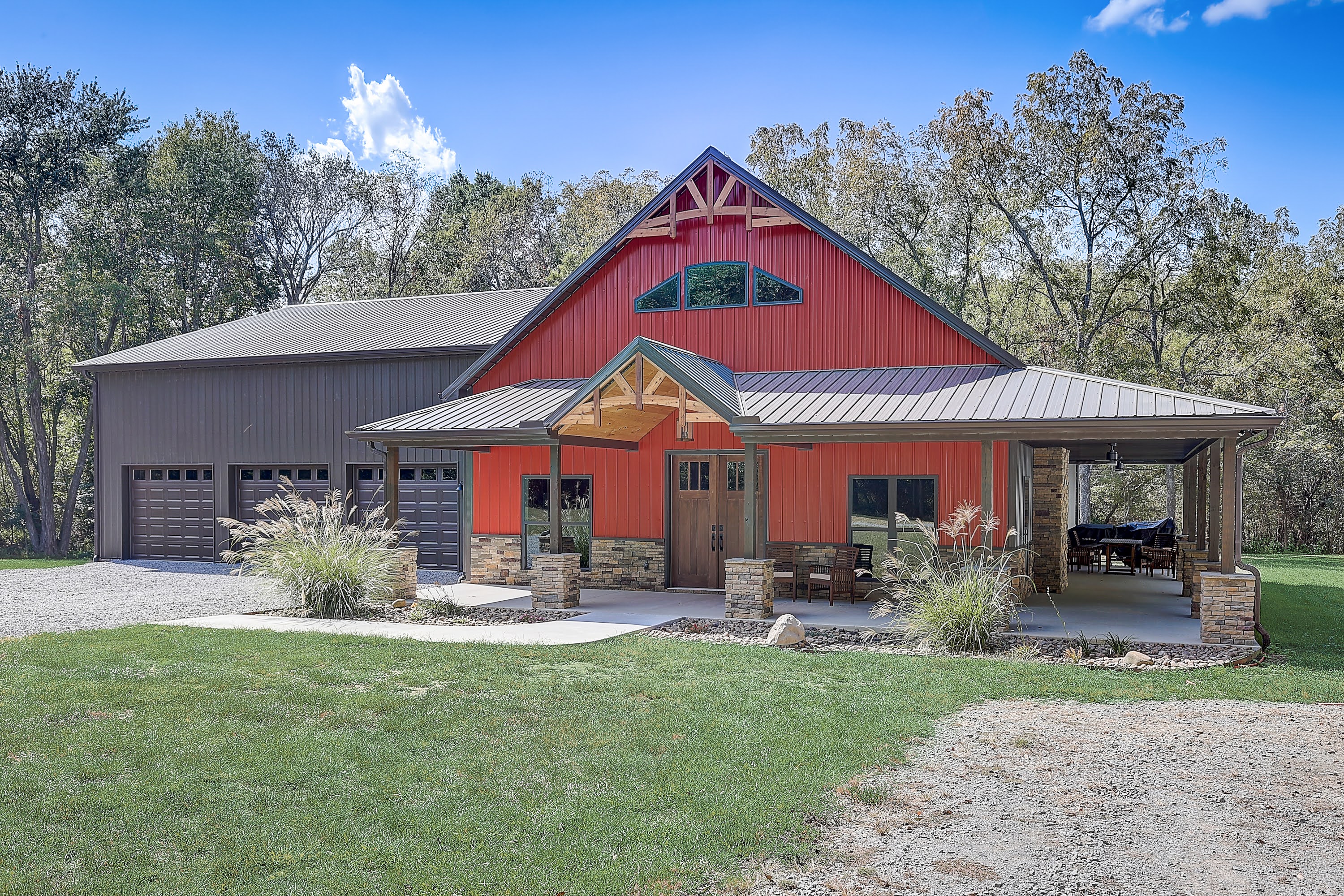 Two-Tone Barndomium with Upstairs Living Space in Portland, TN